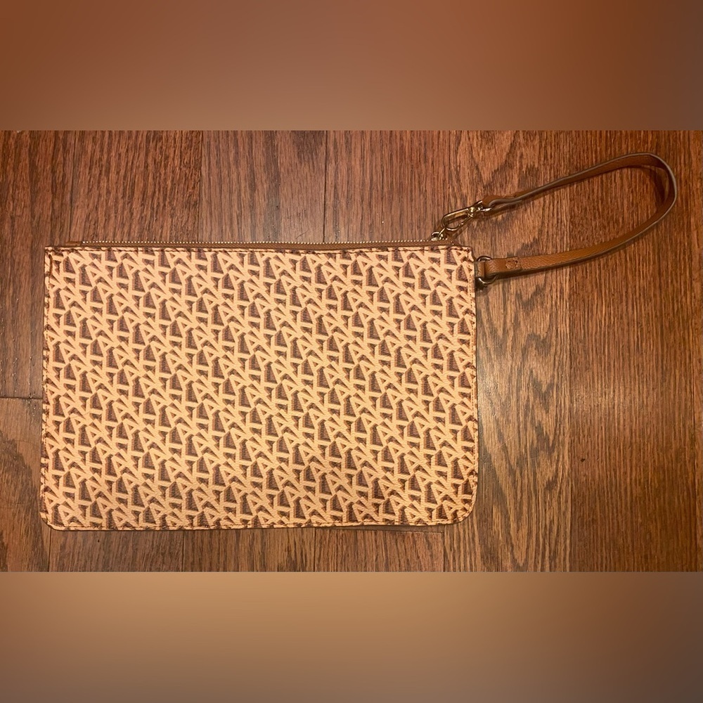 Anne Klein Signature Wristlet New Vintage Brown/Tan AK Pattern Zip Top Lined